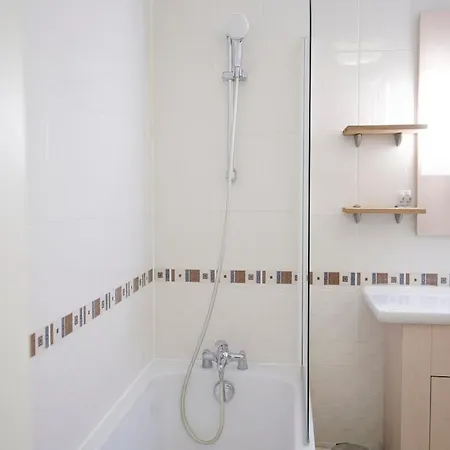 Climatise A * Divonne-les-Bains